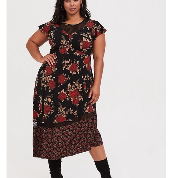 torrid Dresses & Skirts - Torrid Floral Lace Asymmetrical Dress Size 4/4X